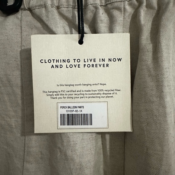 Tradlands “Porch Balloon Pants” in the color canvas. - Picture 3 of 8